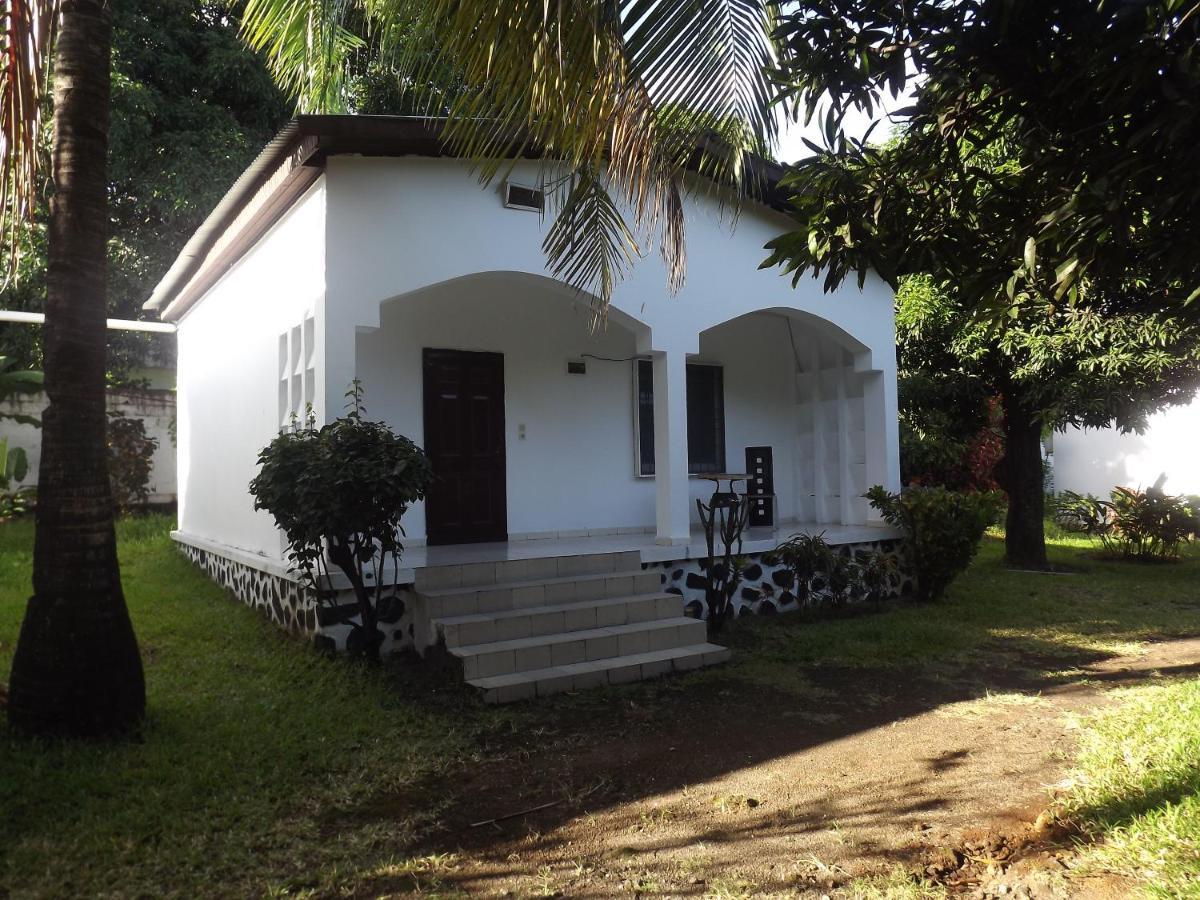 Hôtel La Grillade Moroni Exterior foto
